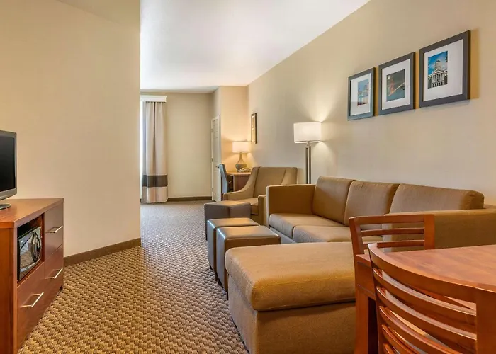 Comfort Inn & Suites Galt - Lodi North